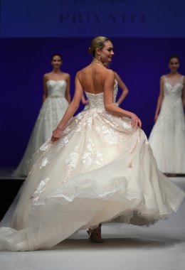 Mon Cheri Bridal pist Show