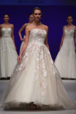 Mon Cheri Bridal pist Show