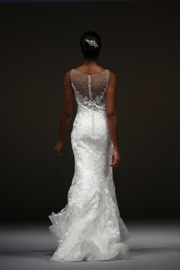 Mon Cheri Bridal pist Show