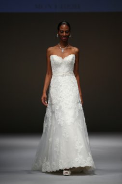 Mon Cheri Bridal pist Show