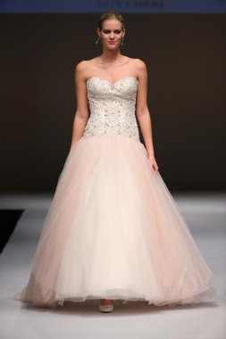 Mon Cheri Bridal pist Show