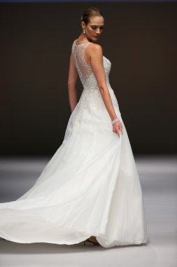 Mon Cheri Bridal pist Show