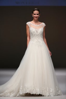 Mon Cheri Bridal pist Show