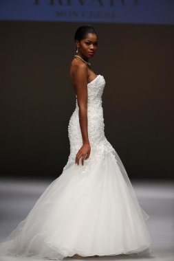 Mon Cheri Bridal pist Show