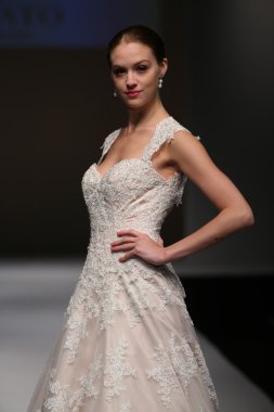Mon Cheri Bridal pist Show