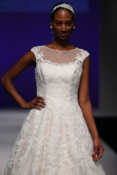 Mon Cheri Bridal Runway Show — Stock fotografie