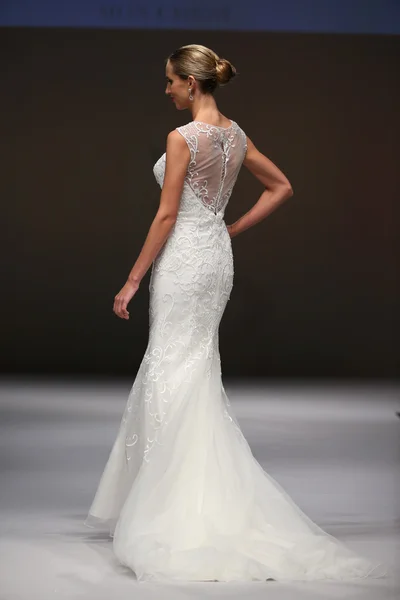 Mon Cheri Bridal Runway Show — Stock Photo, Image