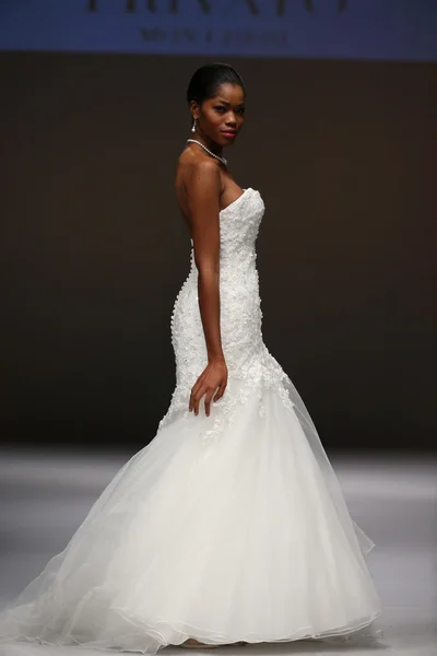 Mon Cheri Bridal Runway Show — Stock Photo, Image