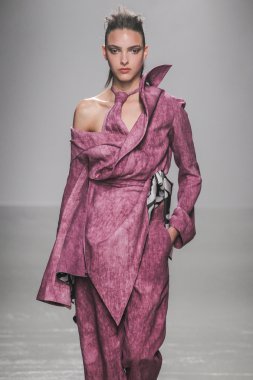 Paris Moda Haftası kapsamında Aganovich gösterisi