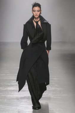 Paris Moda Haftası kapsamında Aganovich gösterisi