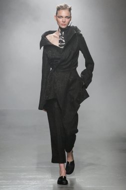 Paris Moda Haftası kapsamında Aganovich gösterisi