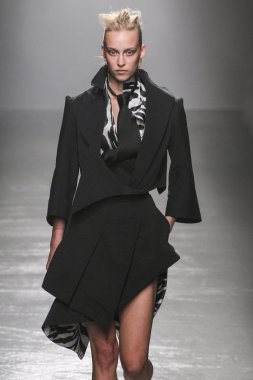 Paris Moda Haftası kapsamında Aganovich gösterisi