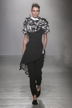 Paris Moda Haftası kapsamında Aganovich gösterisi