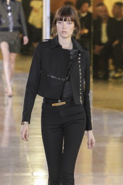 Anthony Vaccarello gösterisi 