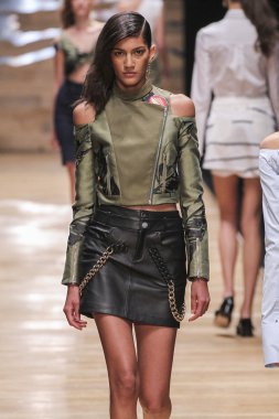 Guy Laroche gösterisi 