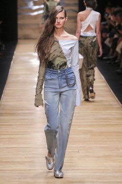 Guy Laroche gösterisi 