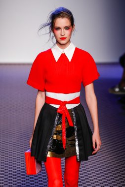 Olympia Le -Tan gösterisi