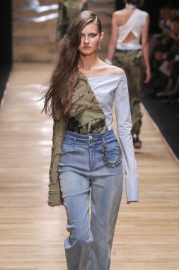 Guy Laroche gösterisi 