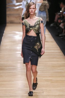 Guy Laroche gösterisi 