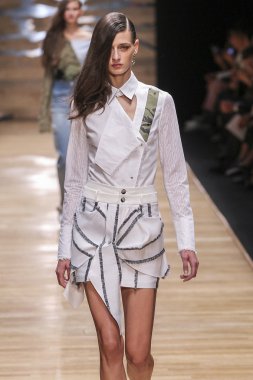 Guy Laroche gösterisi 