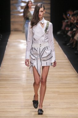 Guy Laroche gösterisi 