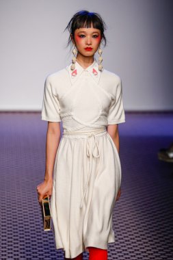 Olympia Le -Tan gösterisi