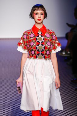 Olympia Le -Tan gösterisi