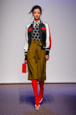 Olympia Le -Tan gösterisi