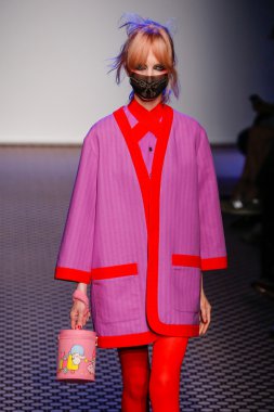 Olympia Le -Tan gösterisi