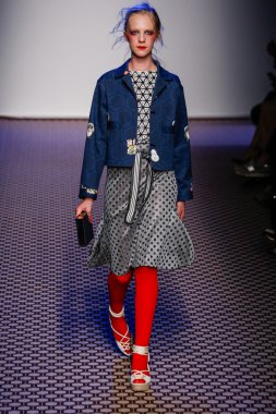 Olympia Le -Tan gösterisi