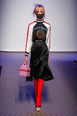 Olympia Le -Tan gösterisi