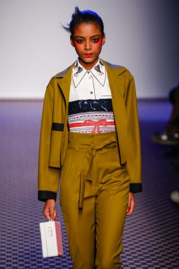 Olympia Le -Tan gösterisi