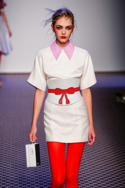 Olympia Le -Tan gösterisi