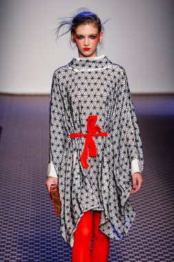 Olympia Le -Tan gösterisi