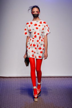 Olympia Le -Tan gösterisi