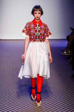 Olympia Le -Tan gösterisi