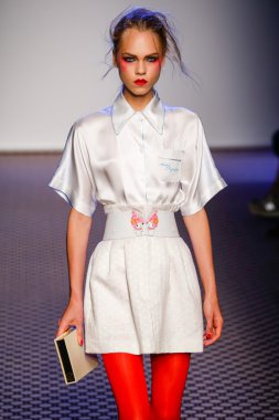 Olympia Le -Tan gösterisi