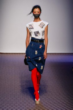 Olympia Le -Tan gösterisi