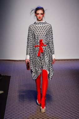 Olympia Le -Tan gösterisi