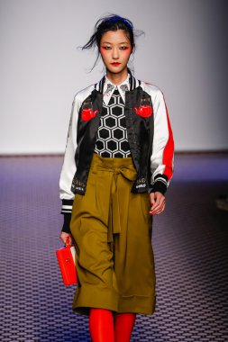 Olympia Le -Tan gösterisi