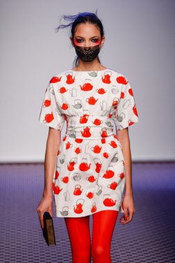 Olympia Le -Tan gösterisi