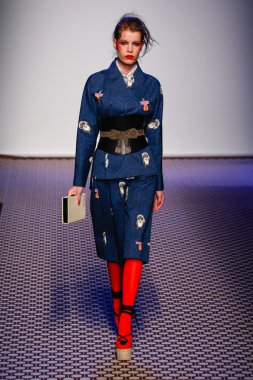 Olympia Le -Tan gösterisi