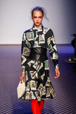 Olympia Le -Tan gösterisi