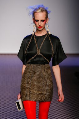 Olympia Le -Tan gösterisi