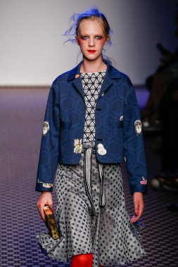 Olympia Le -Tan gösterisi