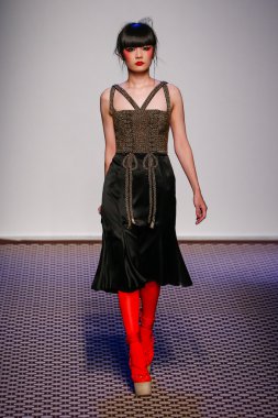 Olympia Le -Tan gösterisi