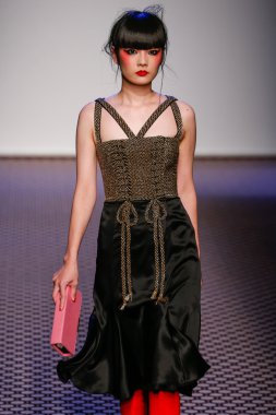 Olympia Le -Tan gösterisi