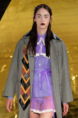 Paris Moda Haftası kapsamında Miu Miu gösterisi