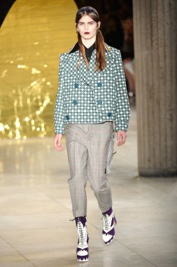 Paris Moda Haftası kapsamında Miu Miu gösterisi