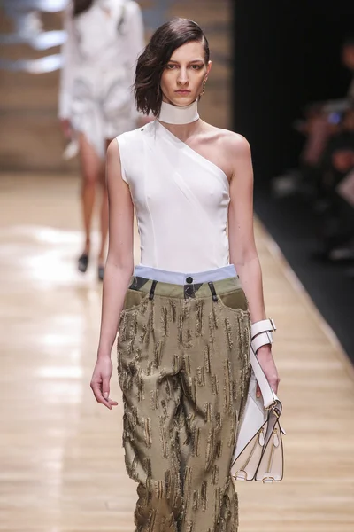 Guy Laroche gösterisi 